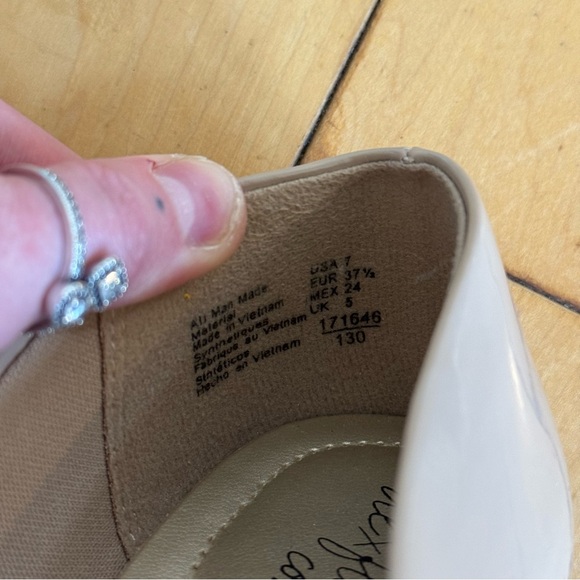 ✨4/$25✨ Classic & Comfortable Nude Pumps - Picture 7 of 9